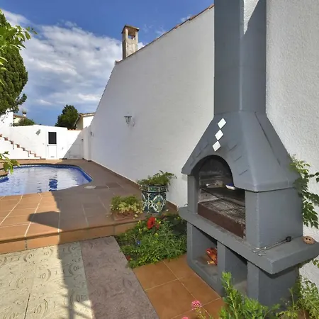 Requesens 25-casa Con Piscina En 別荘