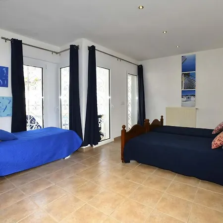 別荘 Requesens 25-casa Con Piscina En *