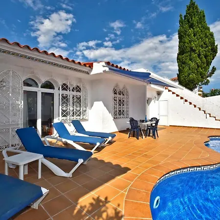 Requesens 25-casa Con Piscina En