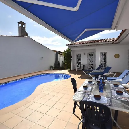 Requesens 25-casa Con Piscina En *