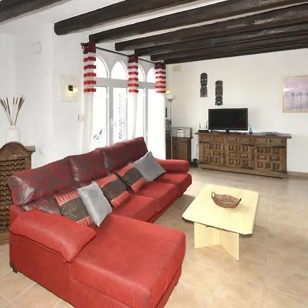 Requesens 25-casa Con Piscina En 別荘